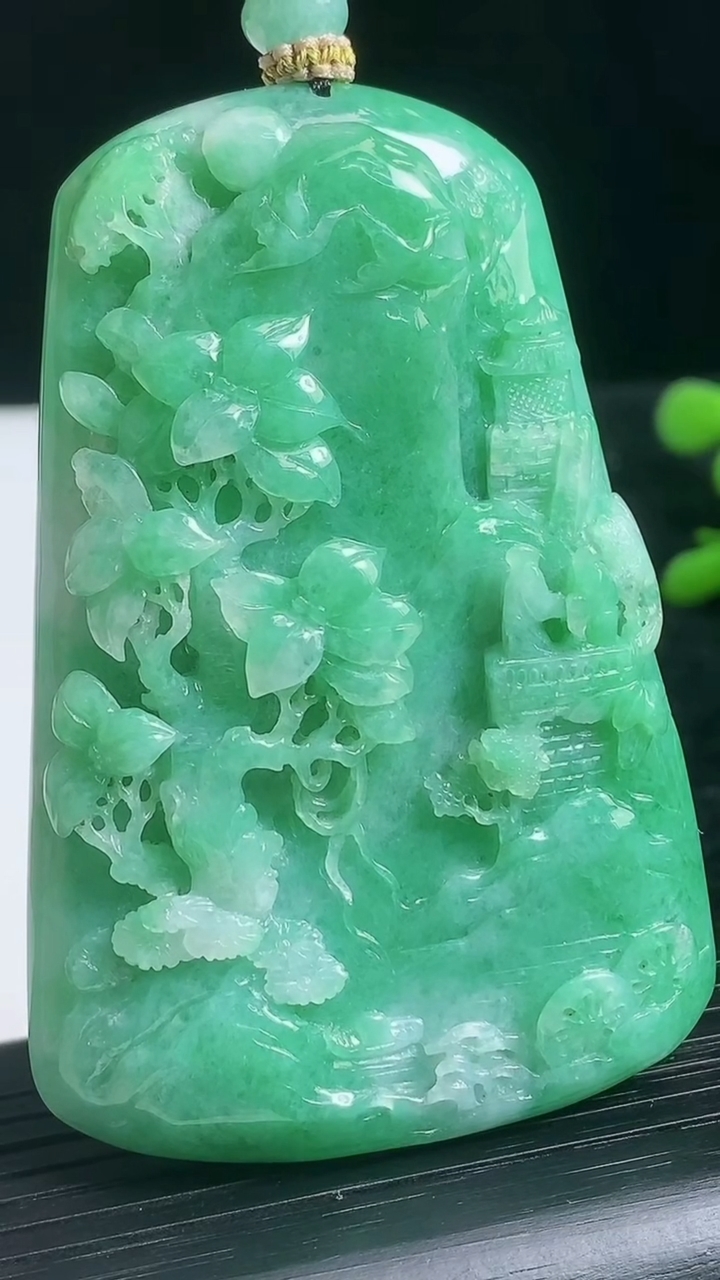 天然A货翡翠山水牌吊坠尺寸68.2-46.5-9.2重量:67.40g
3月22日