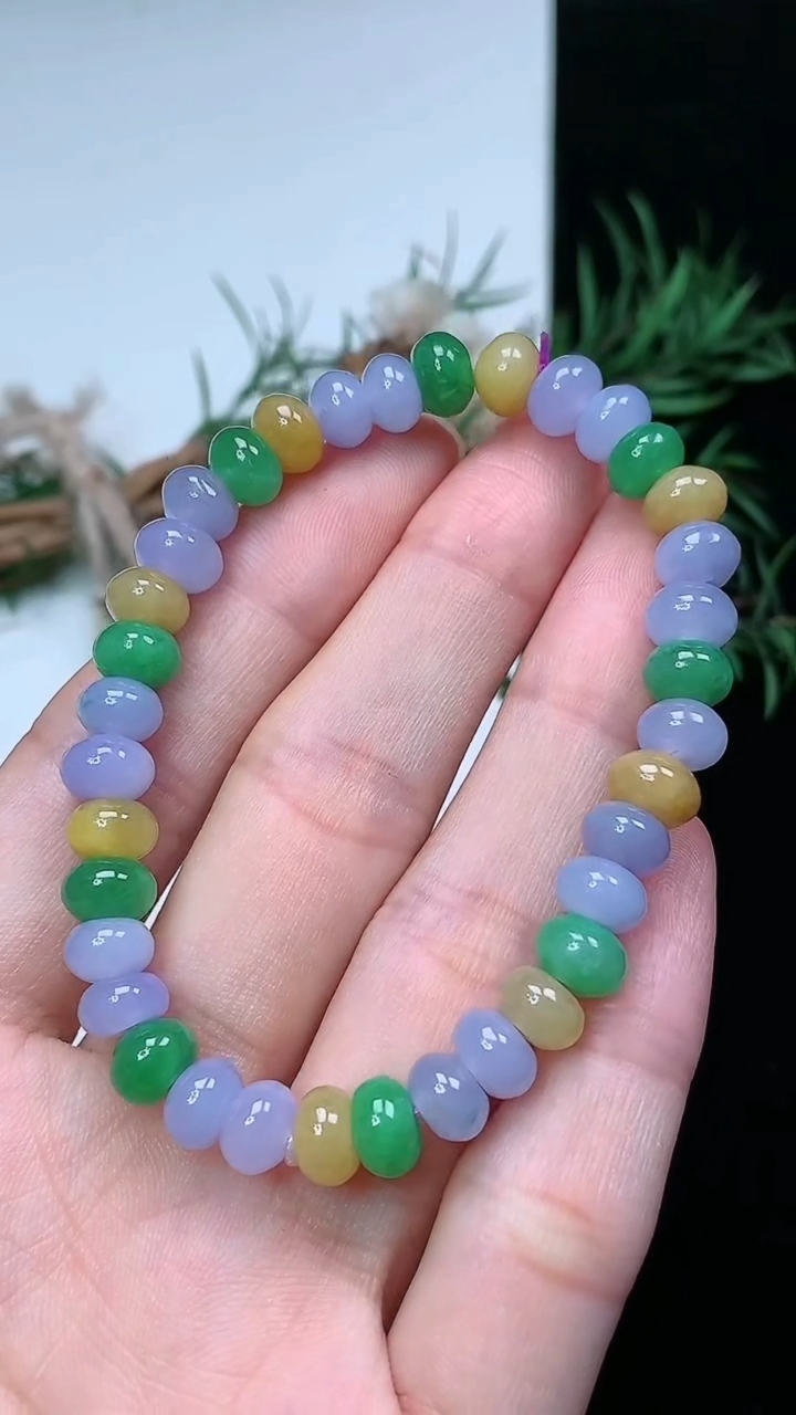 天然A货翡翠三彩算盘珠手串，尺寸7.2-4.8-36颗，重量:15.07g3月22日
工厂直销收藏佳品,种好水足，色泽均匀，有种有色，上手高大气！