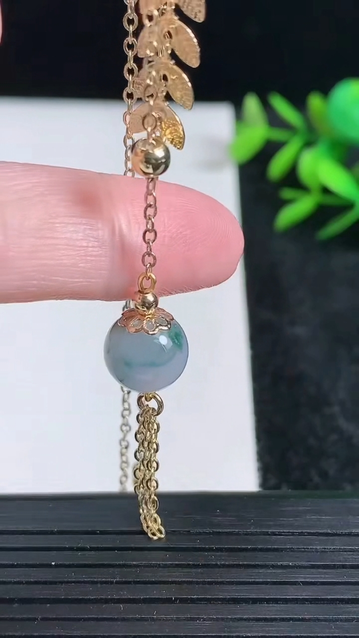 天然A货翡翠紫罗兰飘花圆珠吊坠，尺寸10，重:4.11g
3月22日