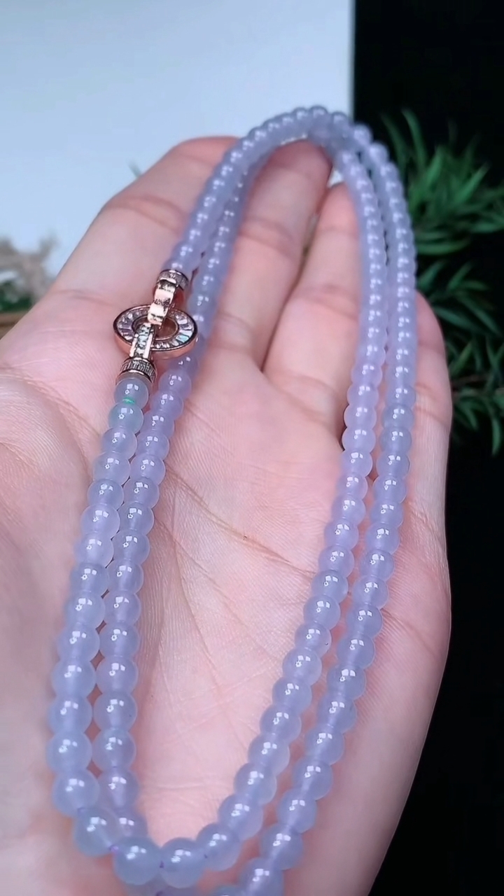 天然A货翡翠白冰圆珠项链，尺寸4.5-138颗，重量:23.63g3月22日
工厂直销收藏佳品,种好水足，色泽均匀，有种有色，上手高大气！