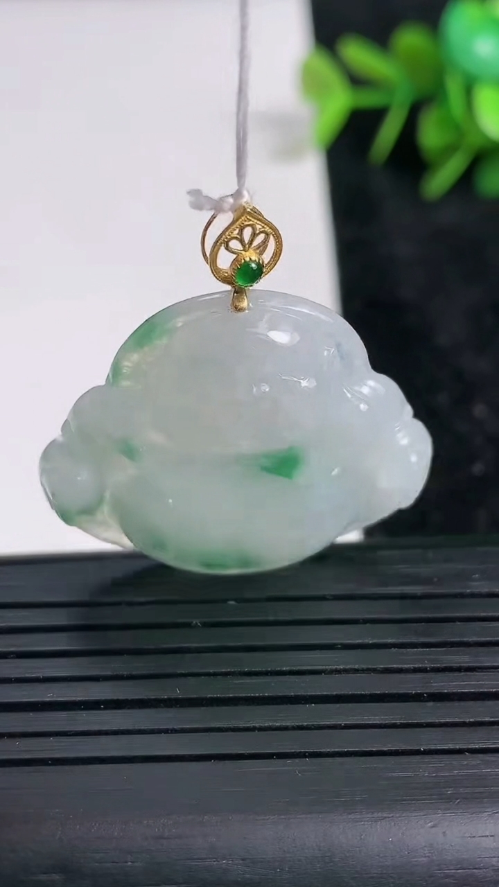 天然A货翡翠佛公吊坠尺寸28.5-32-5.8重量:8.32g
3月23日