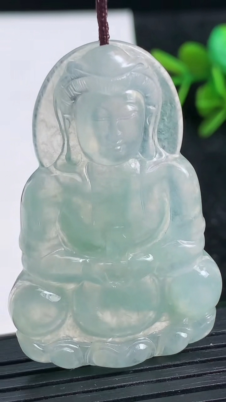 天然A货翡翠观音菩萨吊坠尺寸49.7-32.6-4.9重量:14.22g
3月23日