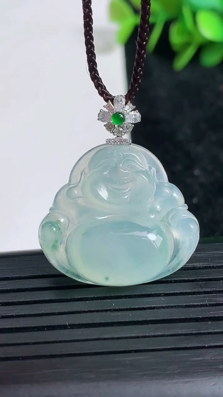 天然A货翡翠种飘花佛公吊坠尺寸24.7-26-5.6重量:5.54g
3月23日