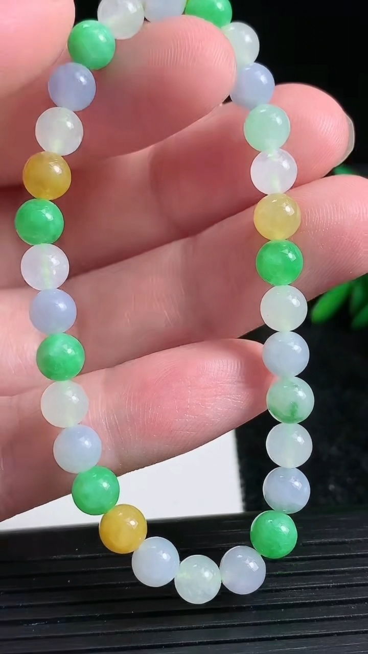 天然A货翡翠三彩圆珠手串尺寸5.8-30颗重量:10.92g3月23日
工厂直销收藏佳品,种好水足，色泽均匀，有种有色，上手高大气！