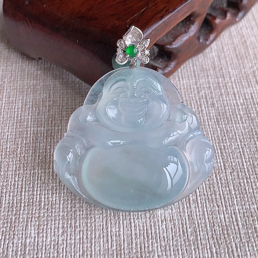 天然A货翡翠18K金伴钻镶嵌晴水佛公吊坠 
尺寸39.3-31.5-34.7-6.6mm 重量11.48g 0322