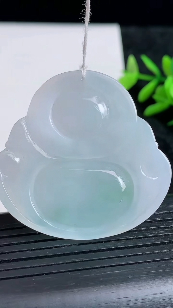 天然A货翡翠佛公吊坠尺寸41.8-43.4-9.3重量:25.54g
3月23日