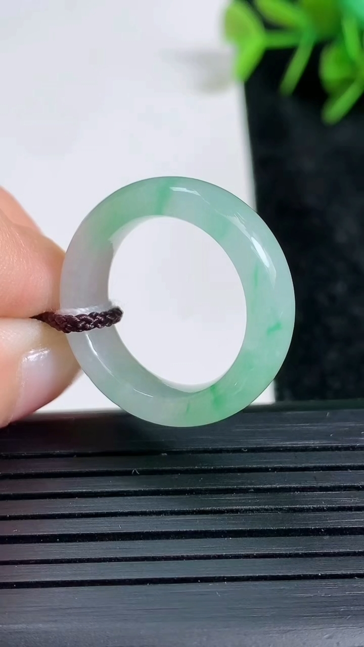 天然A货翡翠指环戒指尺寸17.2-6.4-3.8重量:4.49g2026年3月23日
工厂直销收藏佳