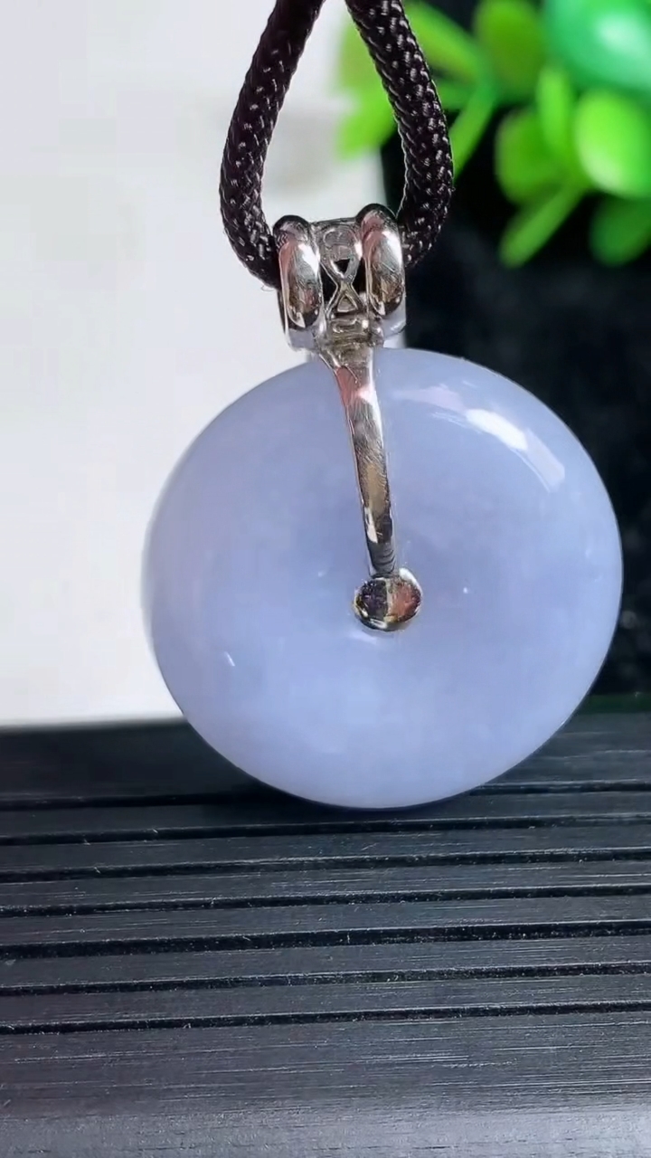 天然A货翡翠18K金紫罗兰平安扣吊坠尺寸27.7-8.6重量:15.03g
3月23日