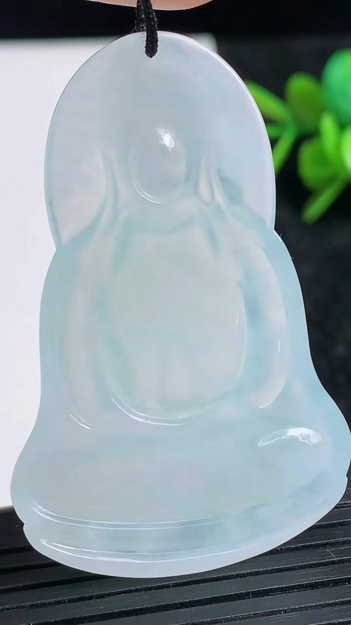 天然A货翡翠观音菩萨吊坠尺寸53-34.7-5.5重量:18.99g
3月23日