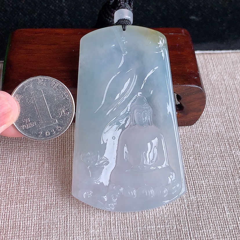 天然A货翡翠飘黄翡观音吊坠 
尺寸73.2-43-5.8mm 重量46.03g 0322