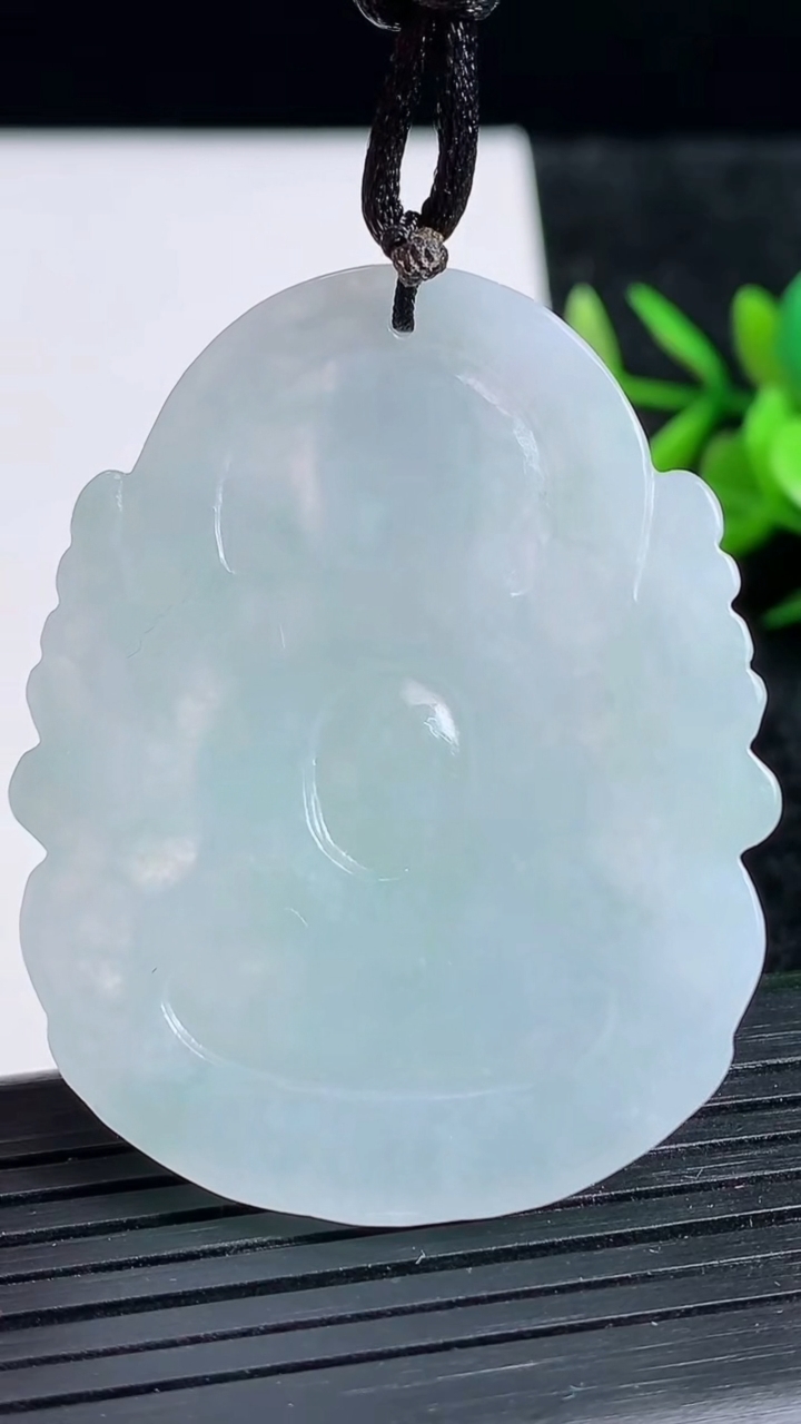 天然A货翡翠大势至菩萨吊坠尺寸48.4-39.1-6.1重量:20.37g
3月23日