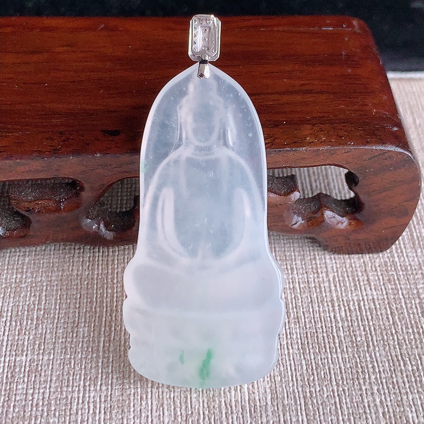 天然A货翡翠18K金伴钻镶嵌飘花一刀切观音吊坠 
尺寸57-48.8-24.5-5.3mm 重量12