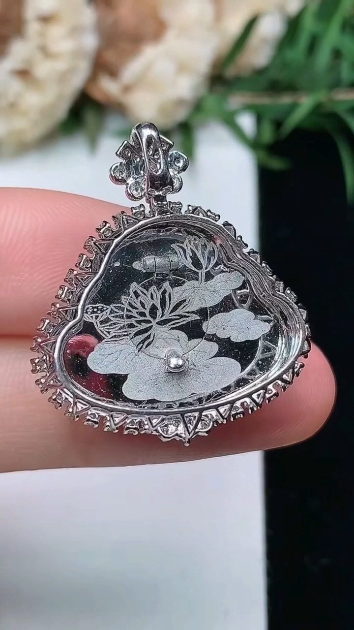 天然A货翡翠白冰佛公吊坠，尺寸27.2-24-9.9
3月23日