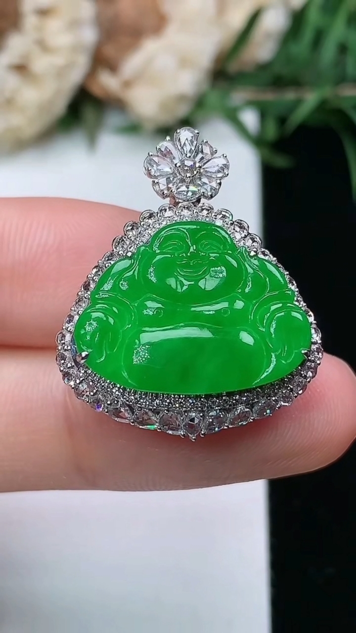 天然A货翡翠佛公吊坠，尺寸26.2-21.4-10.6，裸石13.6-18.2，重量:4.66g
3