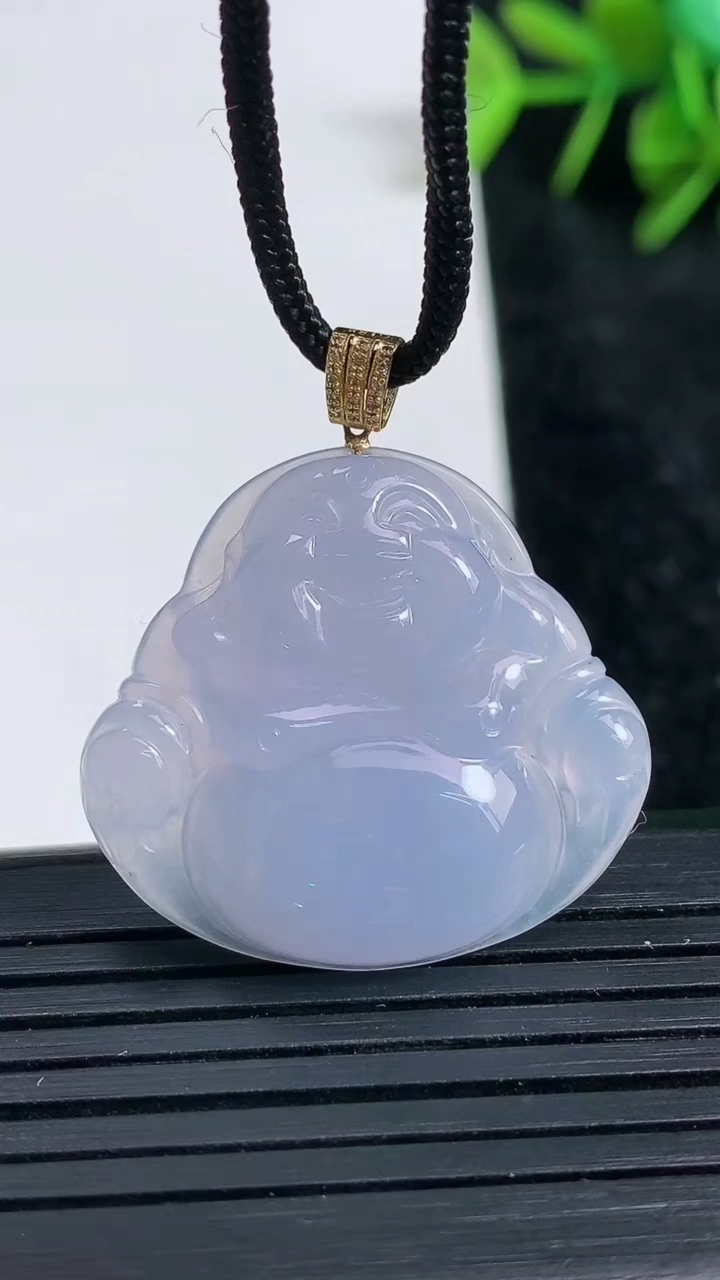 天然A货翡翠18K金紫罗兰佛公吊坠尺寸26.2-29-5.4重量:6.46g
3月23日