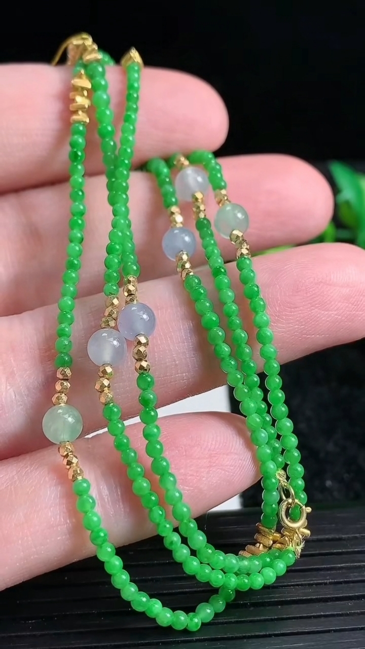 天然A货翡翠小米珠项链尺寸2.1重量:6.62g3月23日
工厂直销收藏佳品,种好水足，色泽均匀，有种有色，上手高大气！