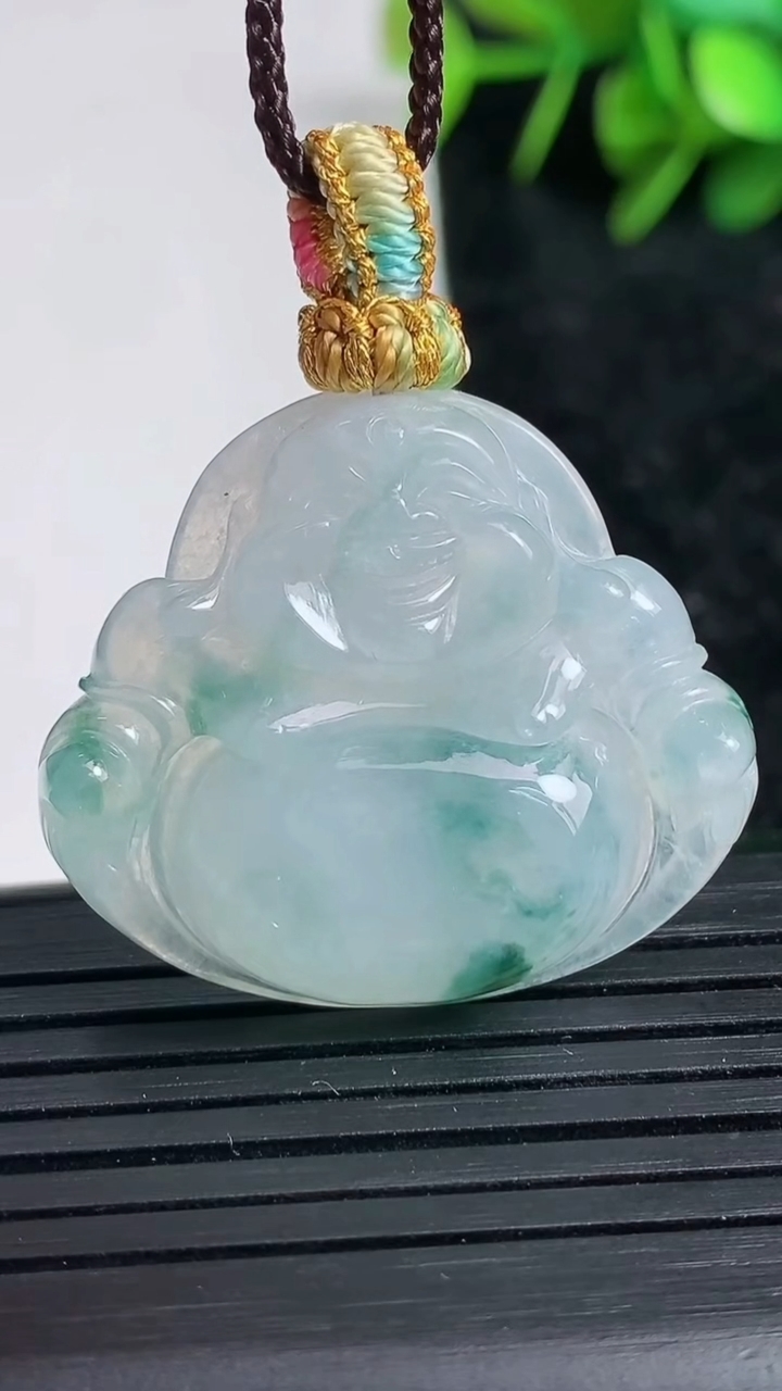 天然A货翡翠飘花佛公吊坠尺寸28-32.4-6.5重量:9.24g
3月23日