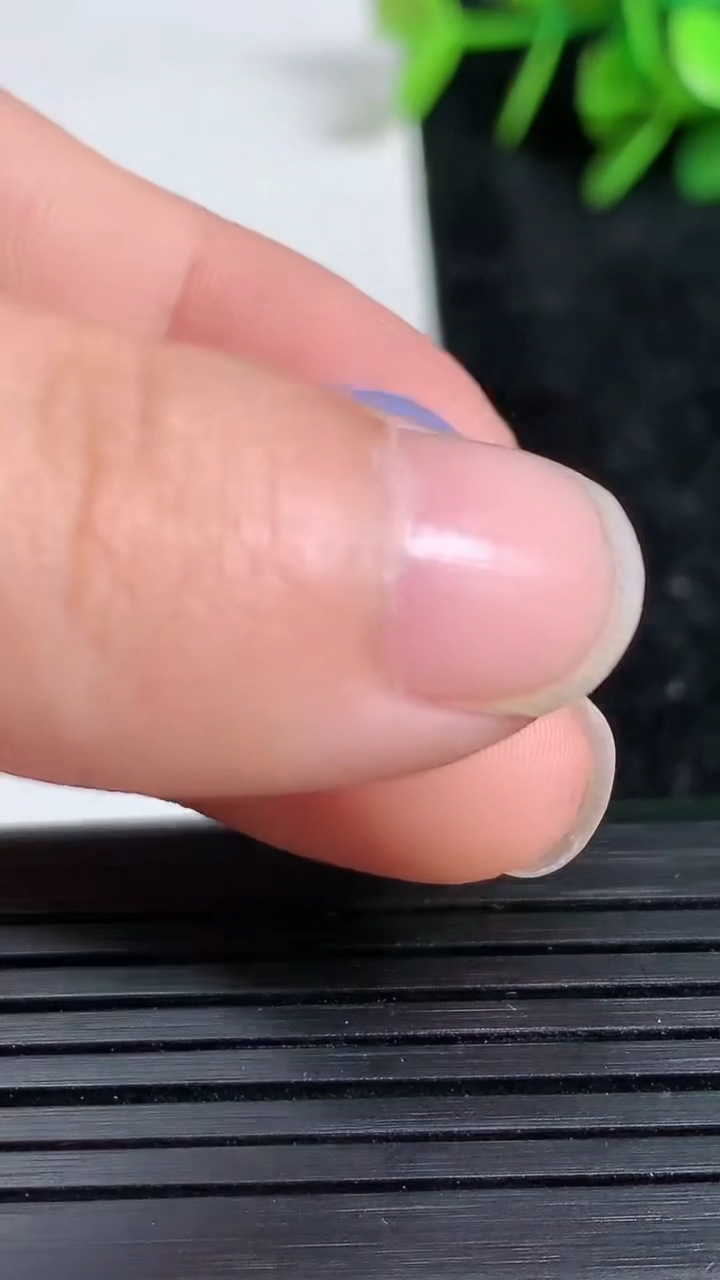 天然A货翡翠紫罗兰蛋面镶嵌件尺寸14.3-7.7重量:2.73g
3月23日