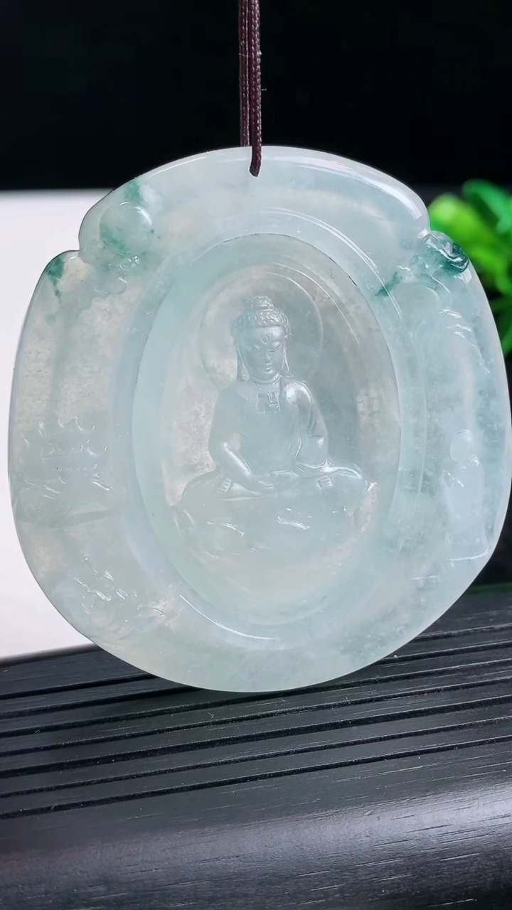 天然A货翡翠冰种飘花大日如来吊坠尺寸56.7-52.4-6.6重量:19.18g
3月23日