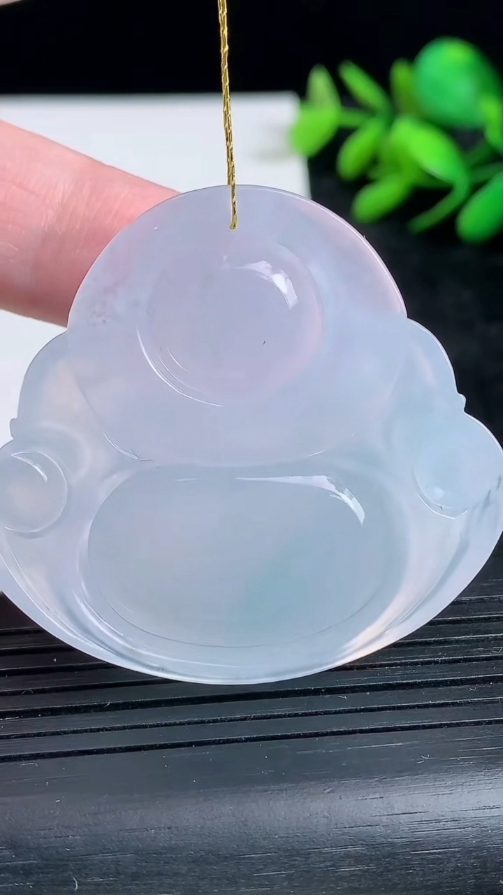 天然A货翡翠种紫罗兰佛公吊坠尺寸43.3-46.7-12.4重量:35.07g
3月23日