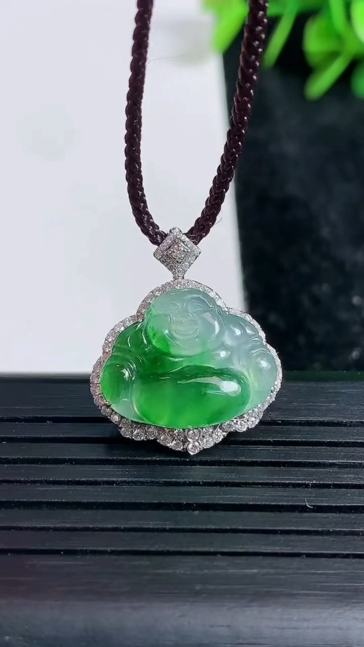 天然A货翡翠佛公吊坠尺寸22.6-19-7.8裸石13.5-17.1重量:2.61g
3月23日