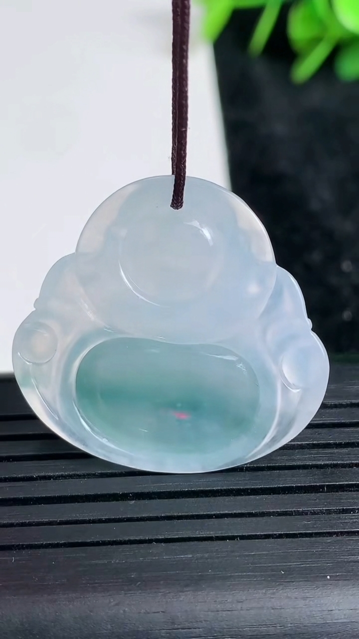 天然A货翡翠种飘花佛公吊坠尺寸28.5-30.3-6.2重量:8.00g
3月23日