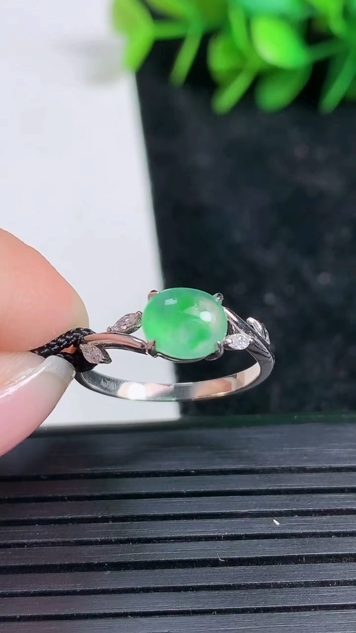 天然A货翡翠蛋面戒指尺寸18-7.3-6.5重量:2.31g2026年3月23日
工厂直销收藏佳品,