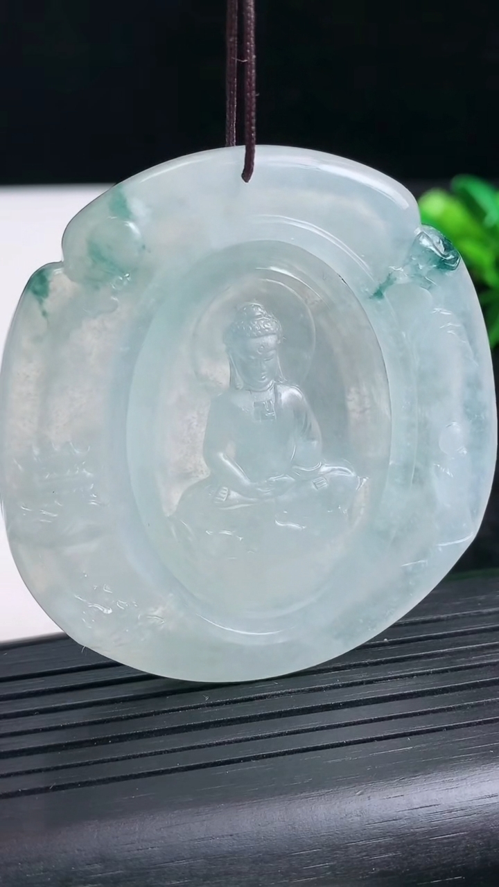 天然A货翡翠冰种飘花大日如来吊坠尺寸56.7-52.4-6.6重量:19.18g
3月23日
