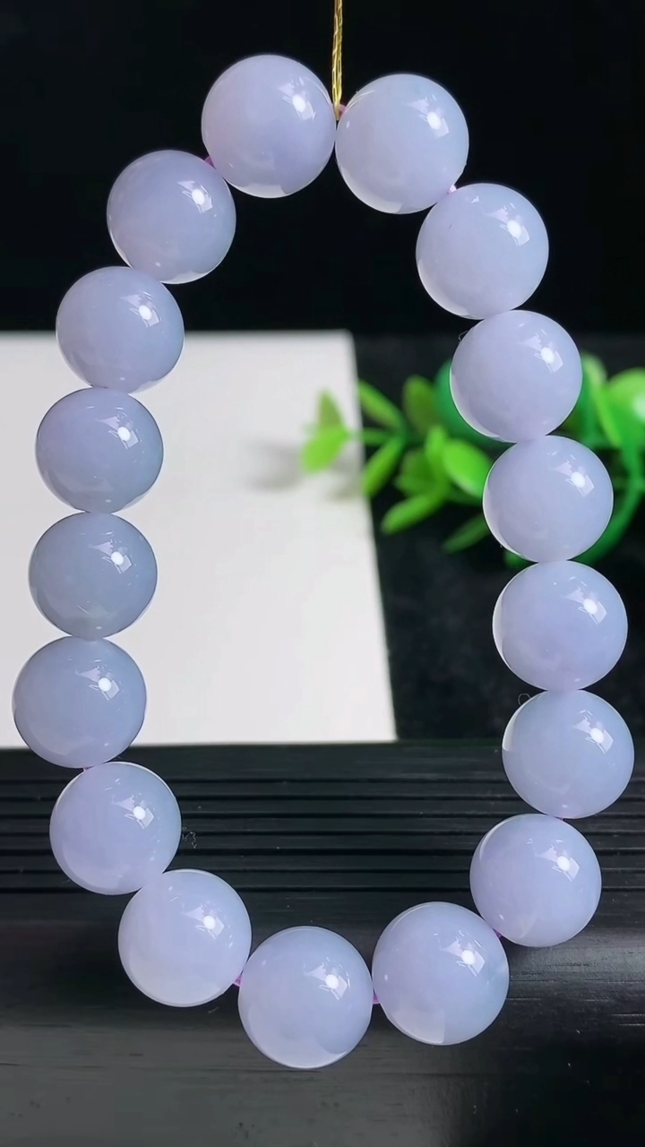 天然A货翡翠紫罗兰圆珠手串尺寸11.4-17颗颗重量:44.41g3月23日
工厂直销收藏佳品,种好水足，色泽均匀，有种有色，上手高大气！