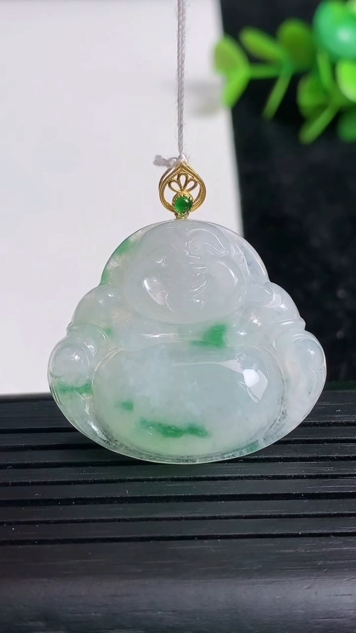 天然A货翡翠佛公吊坠尺寸28.5-32-5.8重量:8.32g
3月23日