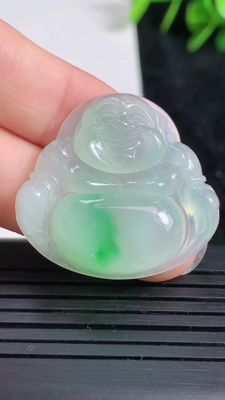 天然A货翡翠佛公吊坠尺寸28-30.4-5.7重量:7.52g
3月23日