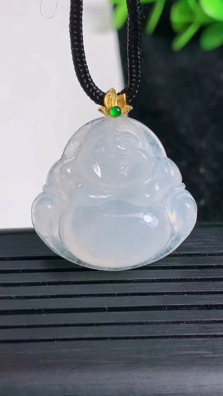 天然A货翡翠种白冰佛公吊坠尺寸25-26.8-6.1重量:6.21g
3月23日