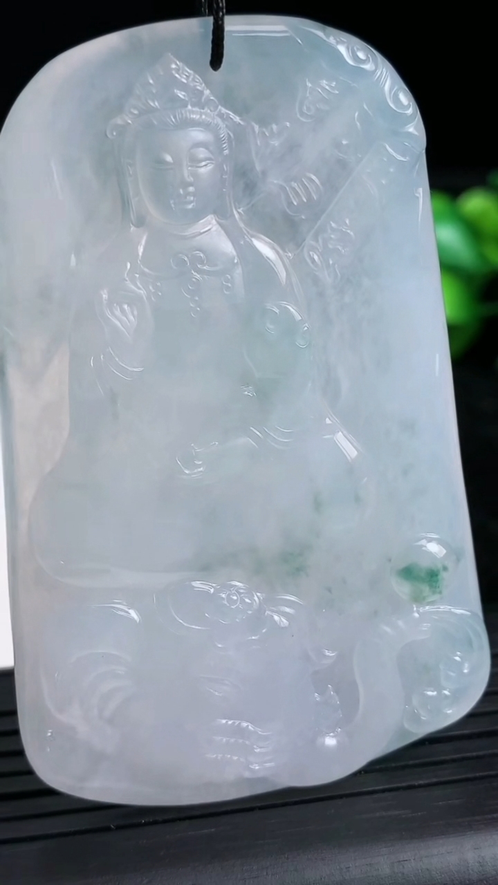 天然A货翡翠种飘花普贤菩萨吊坠尺寸69.9-44.7-5重量:38.75g
3月23日