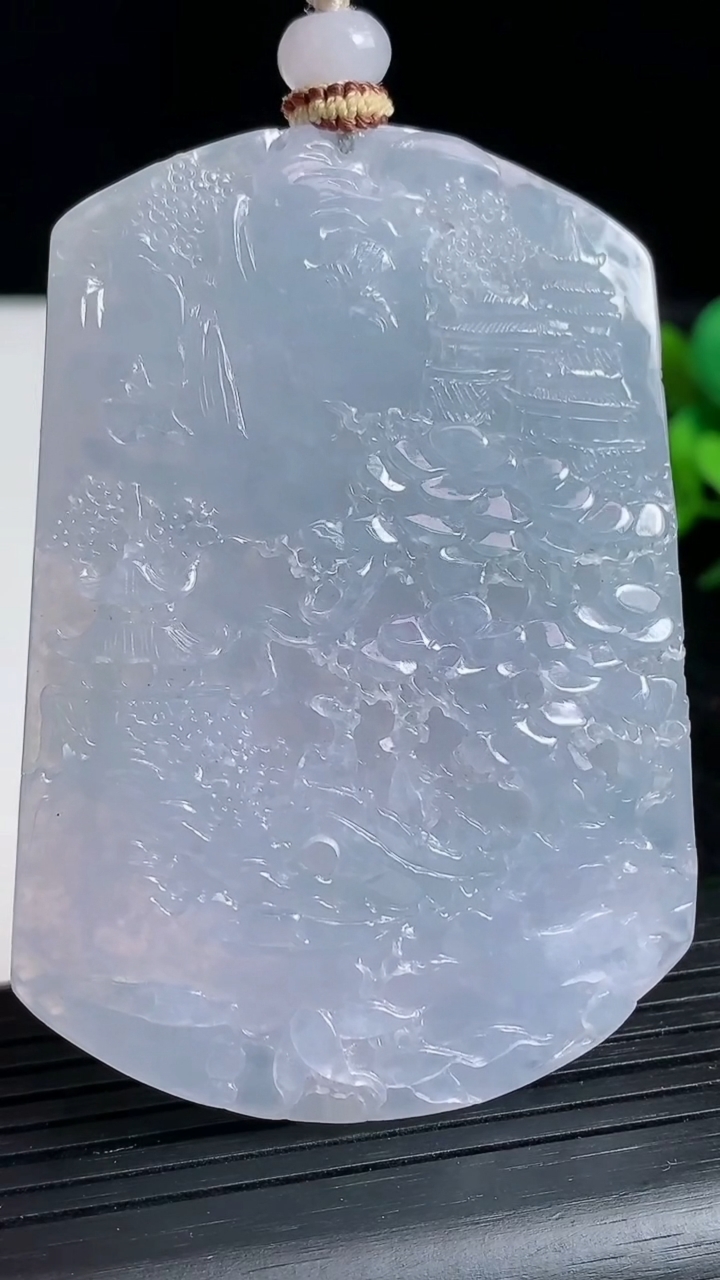 天然A货翡翠紫罗兰山水牌吊坠尺寸65.8-45.8-8.6重量:54.54g
3月23日