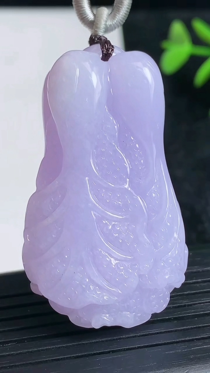 天然A货翡翠紫罗兰白菜吊坠尺寸47.1-27.9-13.6重量:35.36g
3月23日