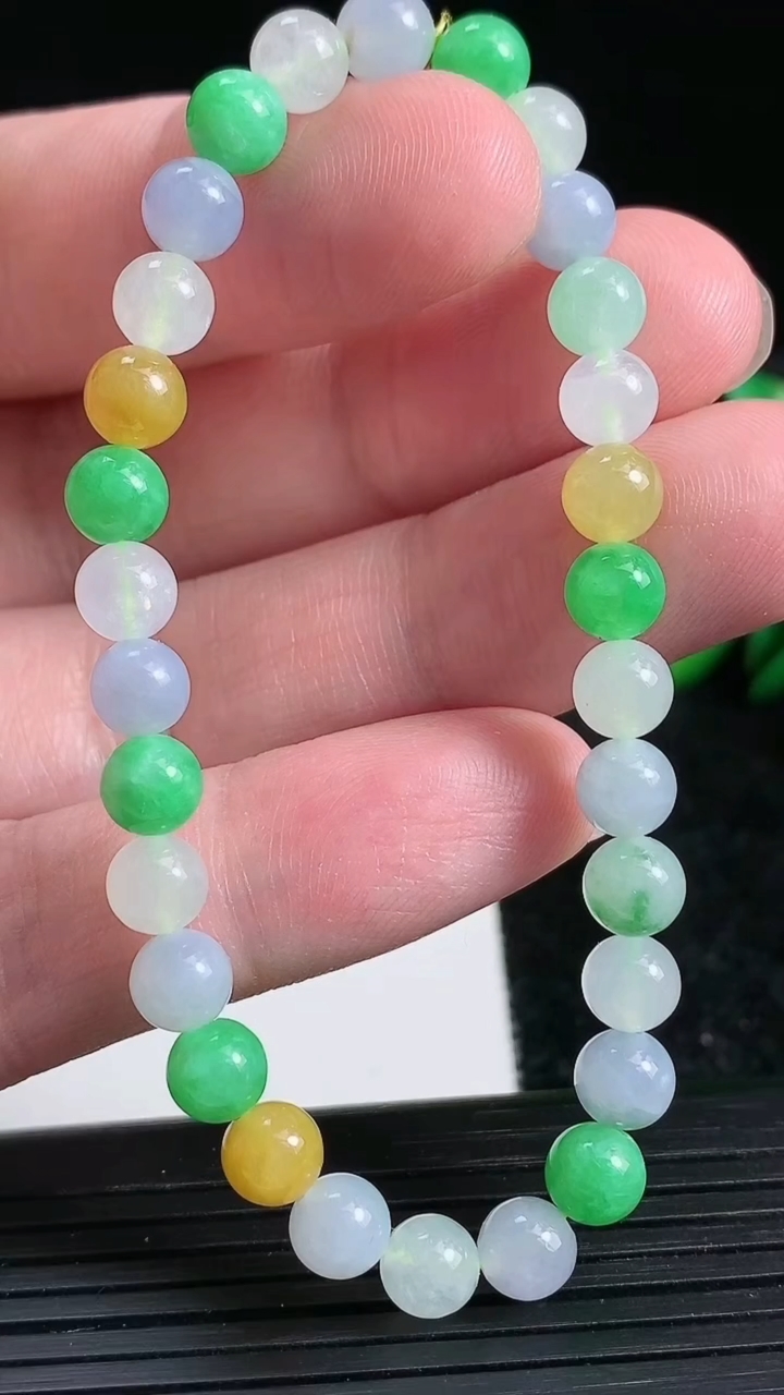 天然A货翡翠三彩圆珠手串尺寸5.8-30颗重量:10.92g3月23日
工厂直销收藏佳品,种好水足，