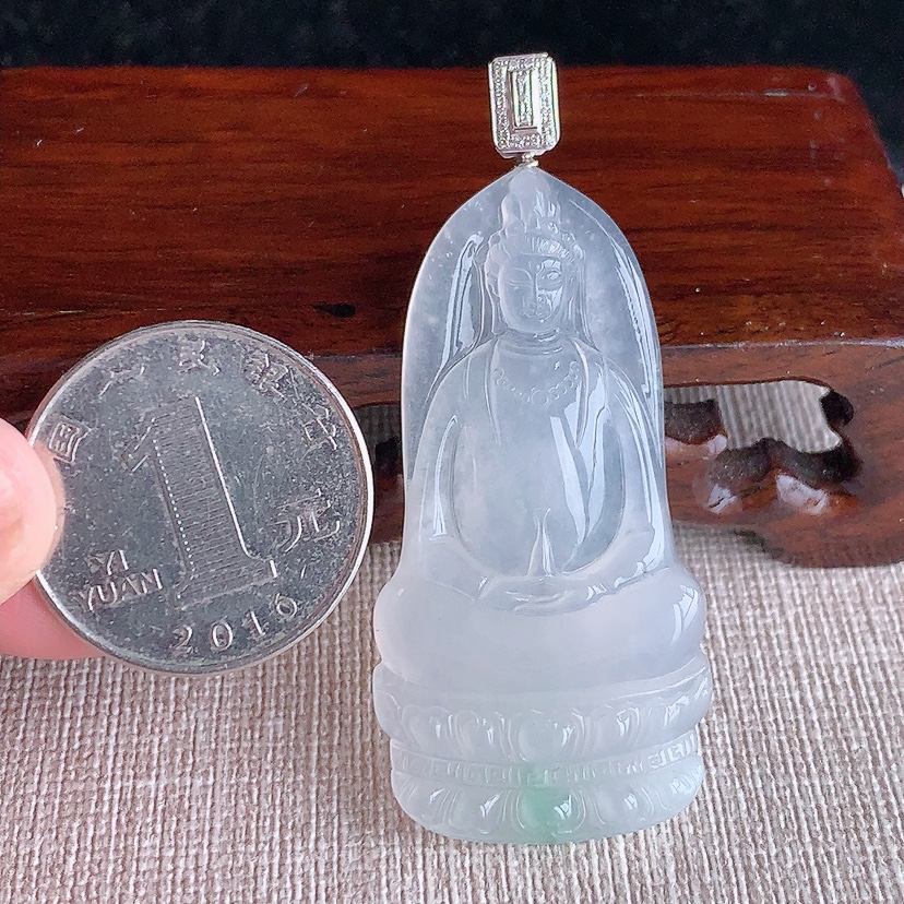 天然A货翡翠18K金伴钻镶嵌飘花一刀切观音吊坠 
尺寸57-48.8-24.5-5.3mm 重量12.72g 0322