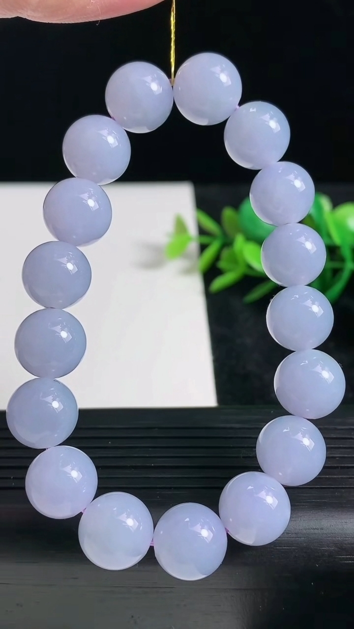 天然A货翡翠紫罗兰圆珠手串尺寸11.4-17颗颗重量:44.41g3月23日
工厂直销收藏佳品,种好水足，色泽均匀，有种有色，上手高大气！