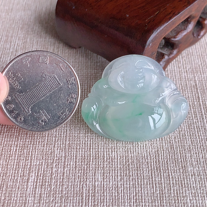 天然A货翡翠飘绿佛公吊坠 
尺寸27.6-34-6.8mm 重量9.30g 0322