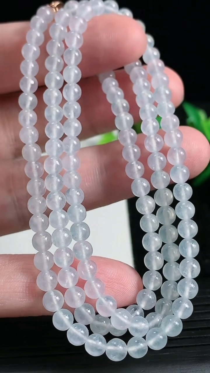 天然A货翡翠种白冰圆珠项链尺寸4.6-128颗重量:23.88g3月23日
工厂直销收藏佳品,种好水足，色泽均匀，有种有色，上手高大气！