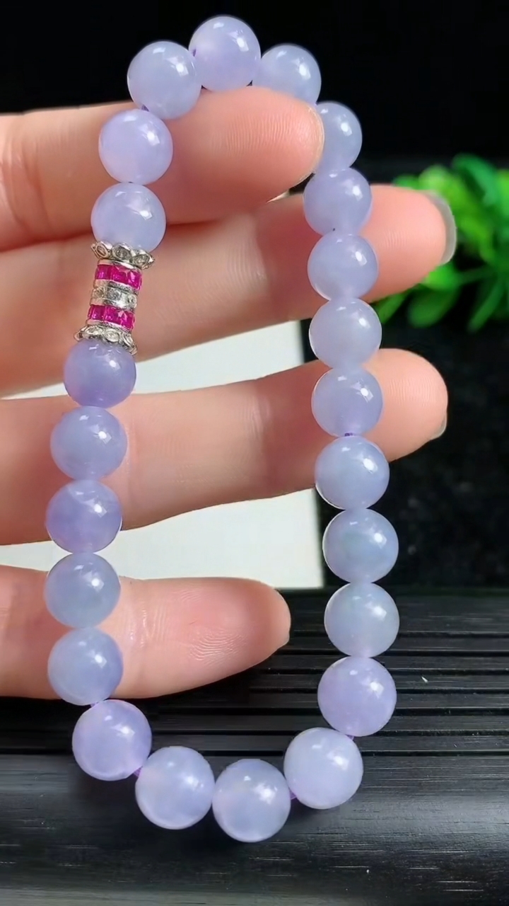 天然A货翡翠紫罗兰圆珠手串尺寸7.2-23颗重量:17.00g3月23日
工厂直销收藏佳品,种好水足，色泽均匀，有种有色，上手高大气！