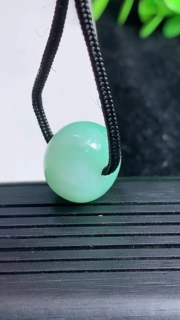 天然A货翡翠路路通吊坠尺寸16.1-11.9重量:6.28g
3月23日