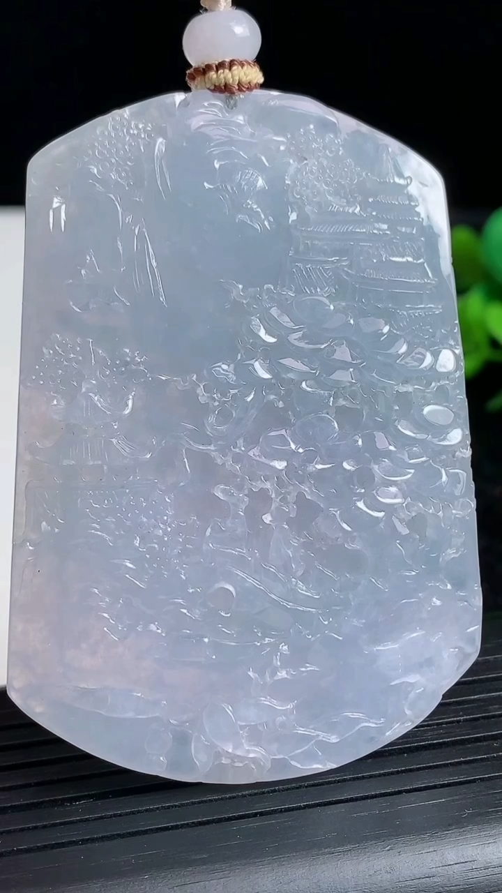 天然A货翡翠紫罗兰山水牌吊坠尺寸65.8-45.8-8.6重量:54.54g
3月23日