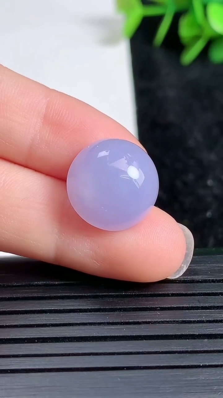 天然A货翡翠紫罗兰蛋面镶嵌件尺寸14.3-7.7重量:2.73g
3月23日
