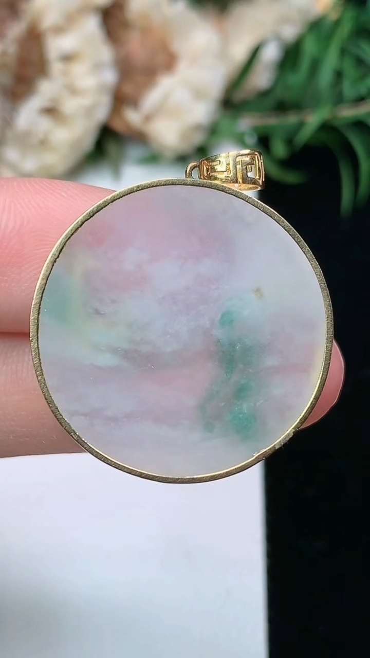 天然A货翡翠无事牌吊坠，尺寸25-4，重量:6.59g
3月23日