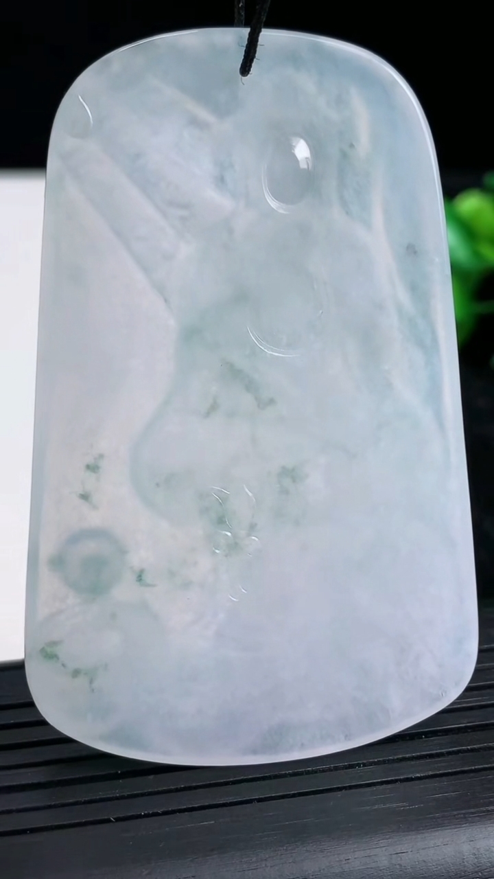 天然A货翡翠种飘花普贤菩萨吊坠尺寸69.9-44.7-5重量:38.75g
3月23日