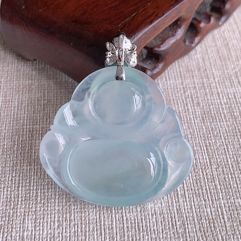 天然A货翡翠18K金伴钻镶嵌晴水佛公吊坠 
尺寸39.3-31.5-34.7-6.6mm 重量11.