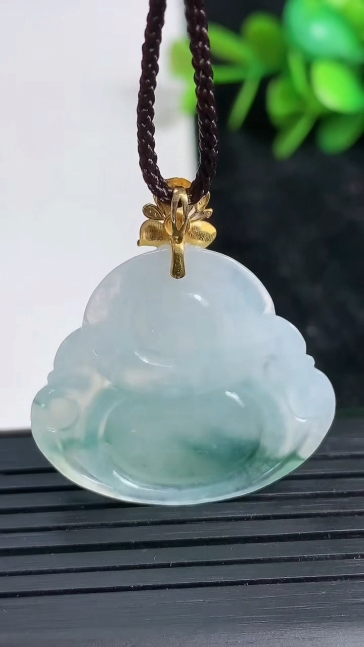 天然A货翡翠种飘花佛公吊坠尺寸29.9-30.5-6重量:7.87g
3月23日