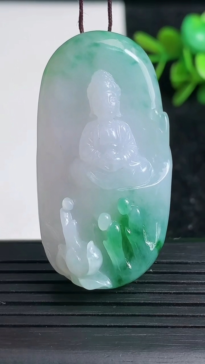 天然A货翡翠大日如来吊坠尺寸48-25.4-12.1重量:29.27g
3月23日