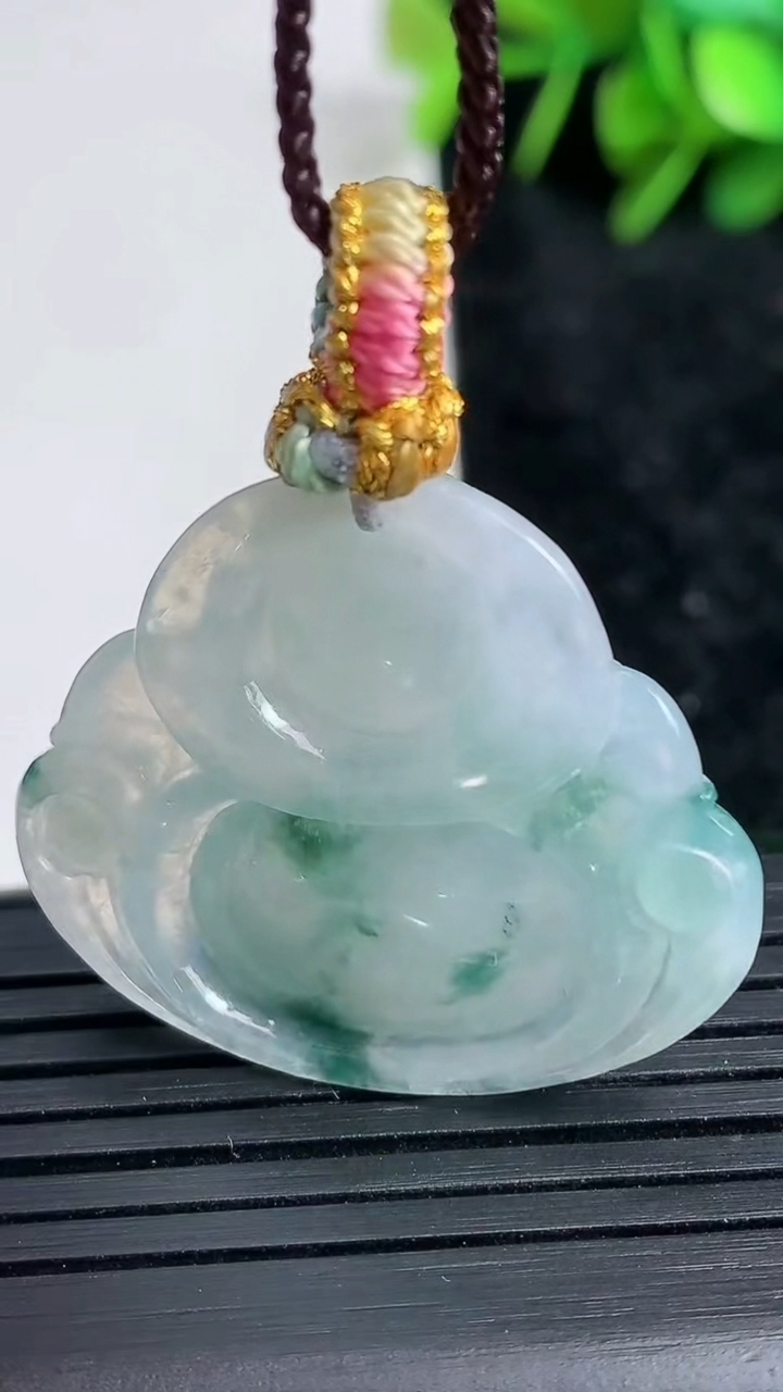 天然A货翡翠飘花佛公吊坠尺寸28-32.4-6.5重量:9.24g
3月23日